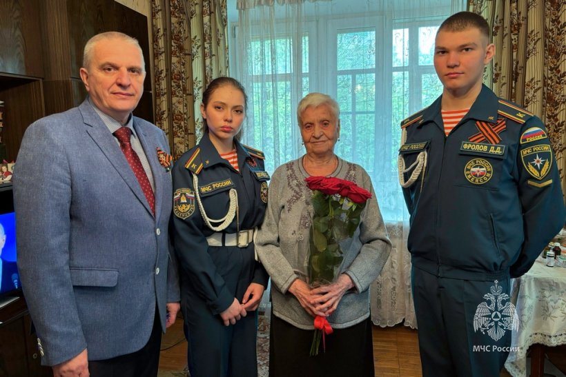 Личный состав Академии поздравил ветеранов труда, тружеников тыла с Днем Победы